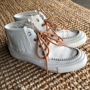 Stylish White Ankle Boots with Fringe Detail
